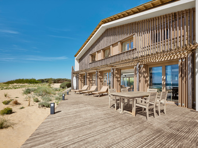 À vendre, une villa d'architecte entre dunes et océan à Hossegor